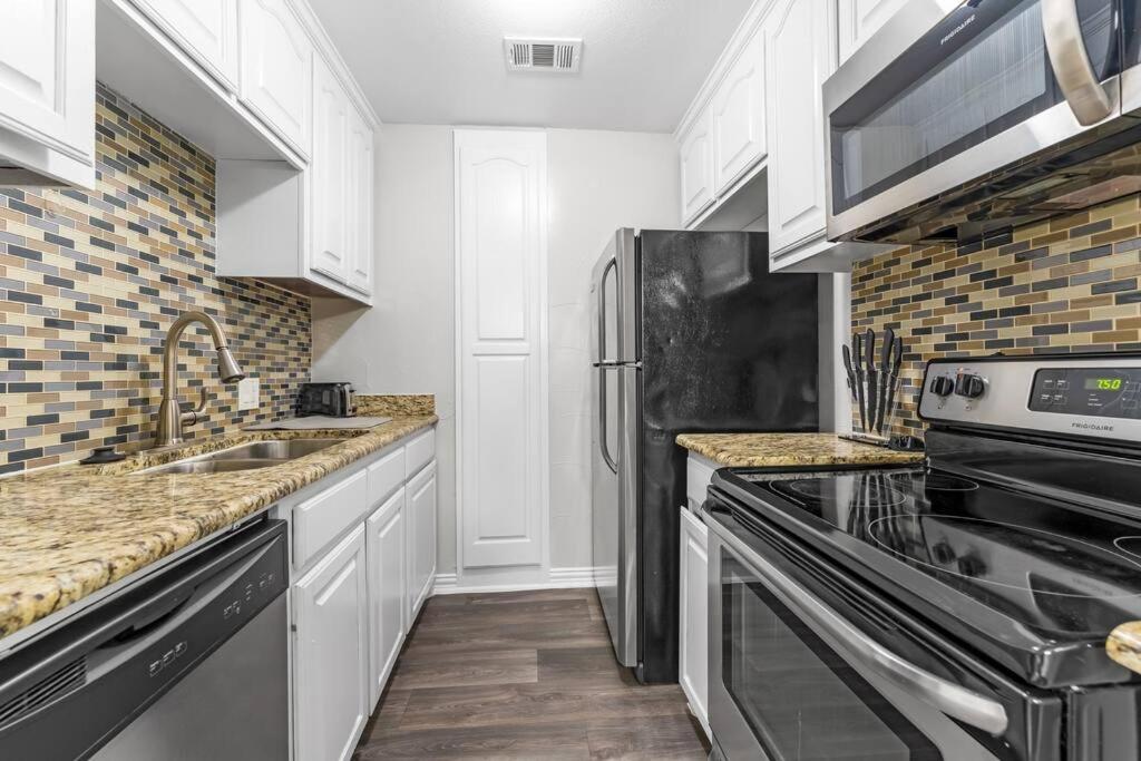 Family Friendly 2Bdrm-Walk To At&T/Cowboys Stadium Arlington Buitenkant foto