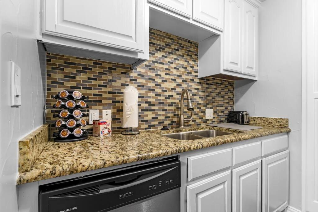 Family Friendly 2Bdrm-Walk To At&T/Cowboys Stadium Arlington Buitenkant foto